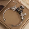Pan estilo europeo y americano flores abiertas pulsera moda mujer clásico rosa negro flor colgante boraja perlas pulsera Item Picture